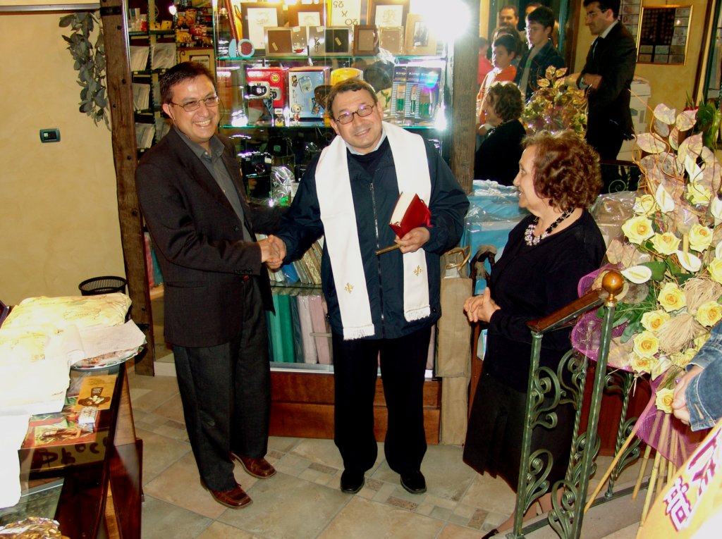 inaugurazionenuovonegozio6maggio20051.jpg